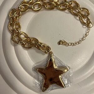 Gold Star Pendant Necklace NWOT